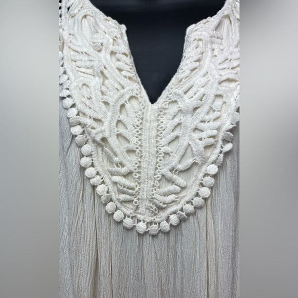 ANA Cream Crocheted V-Neck Sleeveless Blouse - PM - Picture 3 of 7